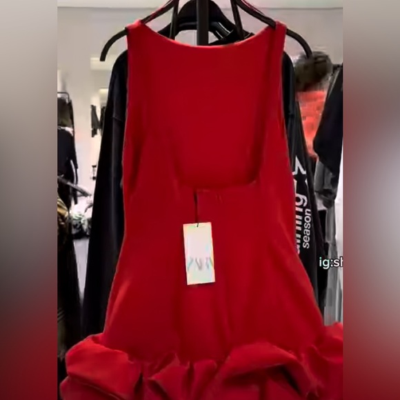 Absolutely stunning rare to find authentic Zaralimited puffy dress/romper